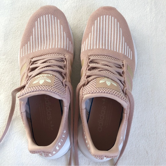 Adidas Swift Run Women’s Ashpea & White Sneaker Running Shoe, size 9 Medium - Picture 7 of 16